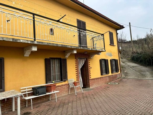 casa indipendente in vendita a Castelnuovo Calcea