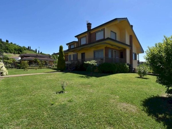 casa indipendente in vendita a Castelnuovo Calcea