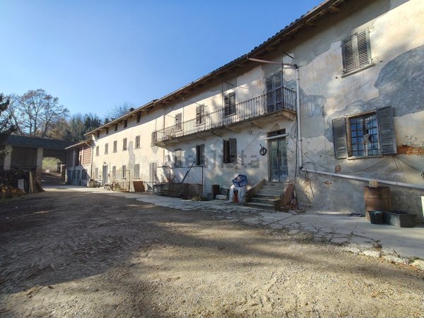 casale in vendita a Castelnuovo Calcea