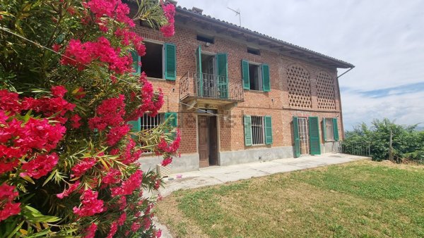 casa indipendente in vendita a Castelnuovo Calcea