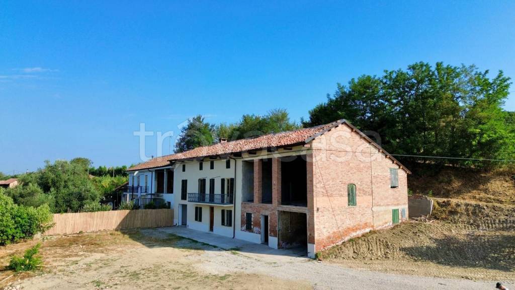 casa indipendente in vendita a Castelnuovo Calcea
