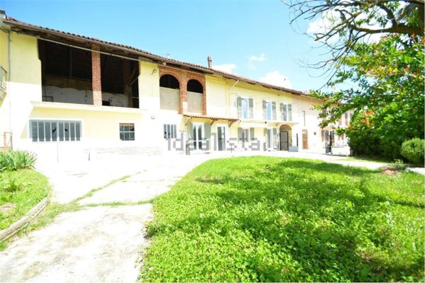 esavano in vendita a Castelnuovo Don Bosco