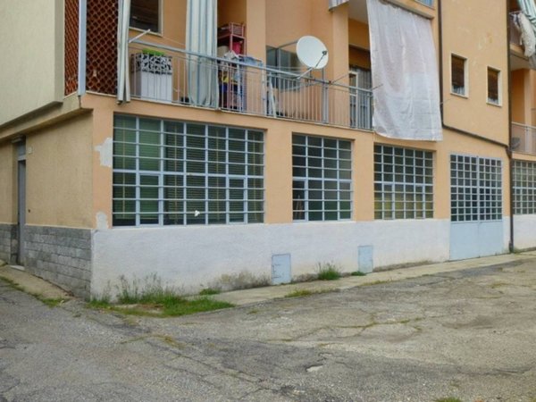 negozio in vendita a Castelnuovo Don Bosco