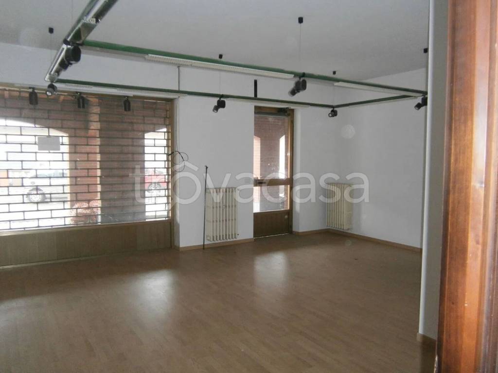 negozio in vendita a Castelnuovo Don Bosco