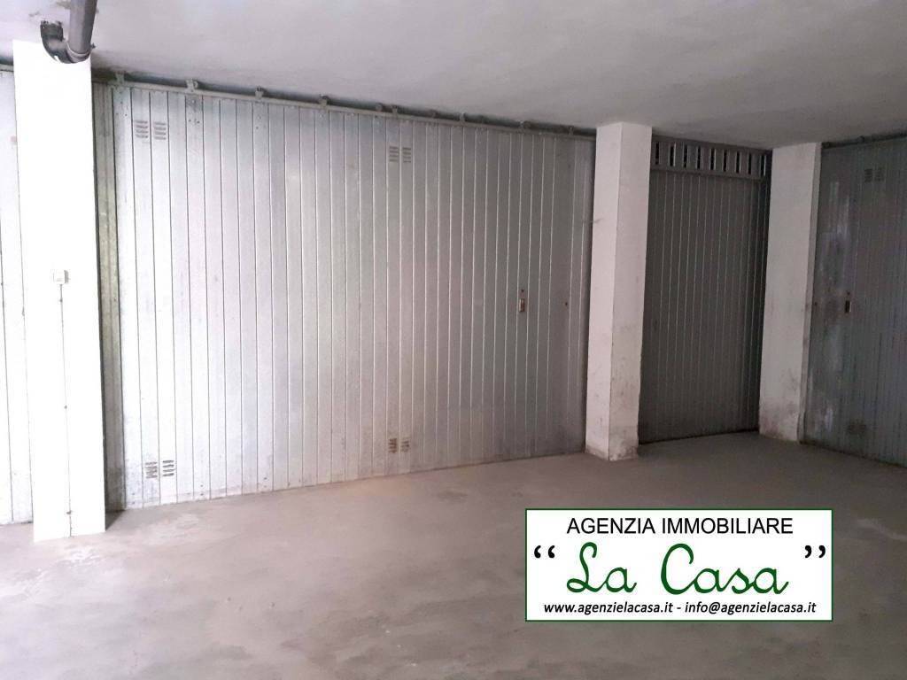 locale commerciale in vendita a Castelnuovo Don Bosco