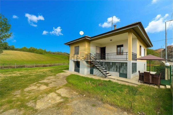 casa indipendente in vendita a Castelnuovo Don Bosco