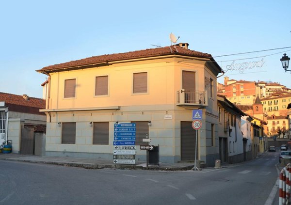 negozio in vendita a Castelnuovo Don Bosco