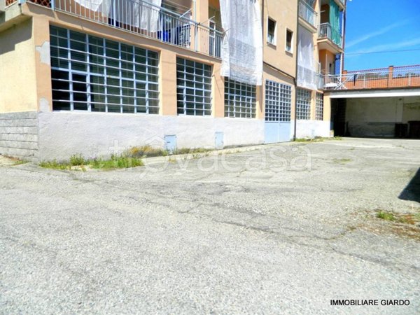 locale commerciale in vendita a Castelnuovo Don Bosco