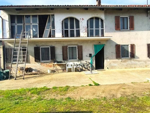 casale in vendita a Cellarengo