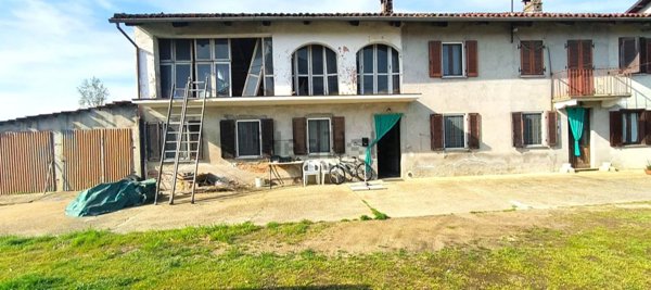 casale in vendita a Cellarengo