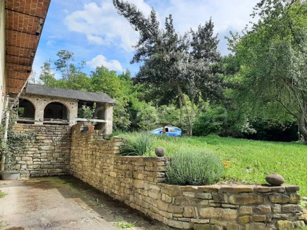 casa indipendente in vendita a Cessole