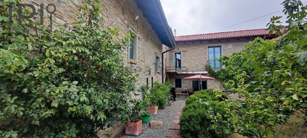 casa indipendente in vendita a Cessole