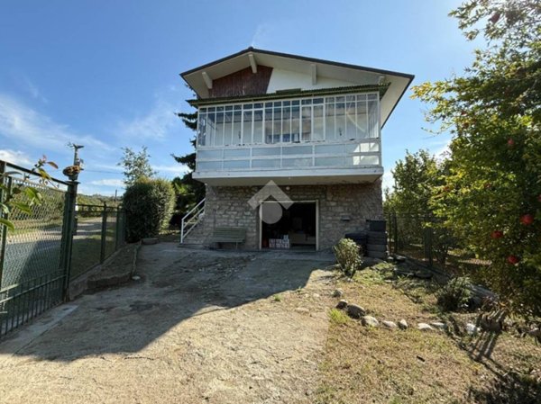 casa indipendente in vendita a Cessole