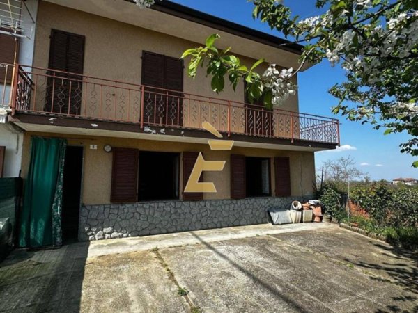 casa indipendente in vendita a Cisterna d'Asti