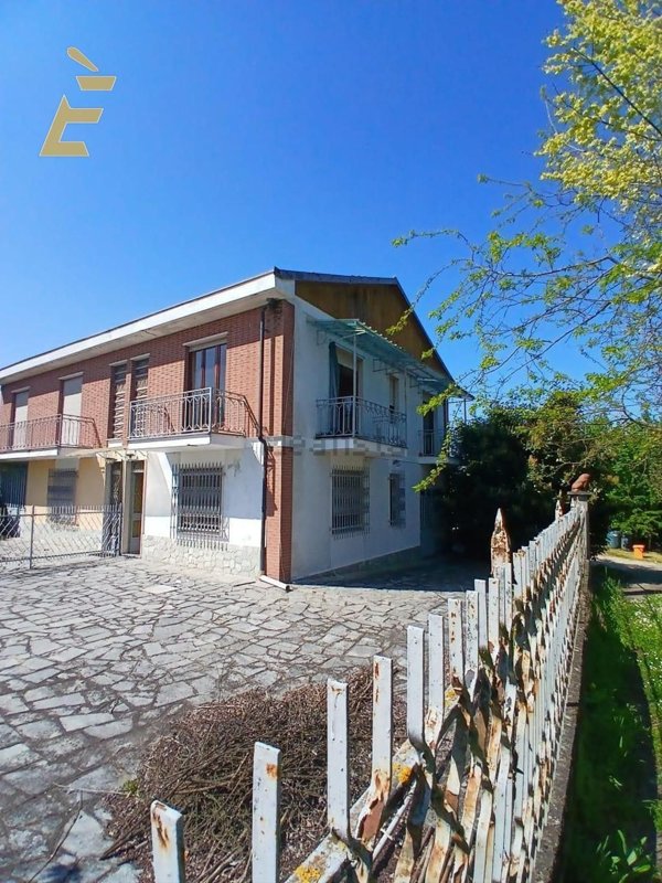 casa semindipendente in vendita a Cisterna d'Asti