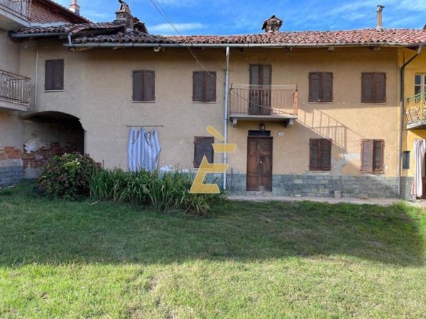 casa semindipendente in vendita a Cisterna d'Asti