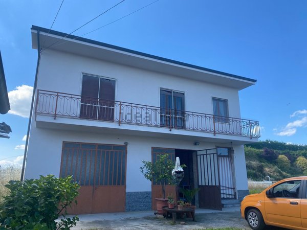 casa indipendente in vendita a Cisterna d'Asti