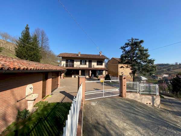 casa indipendente in vendita a Cisterna d'Asti