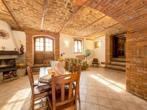 casa indipendente in vendita a Cisterna d'Asti
