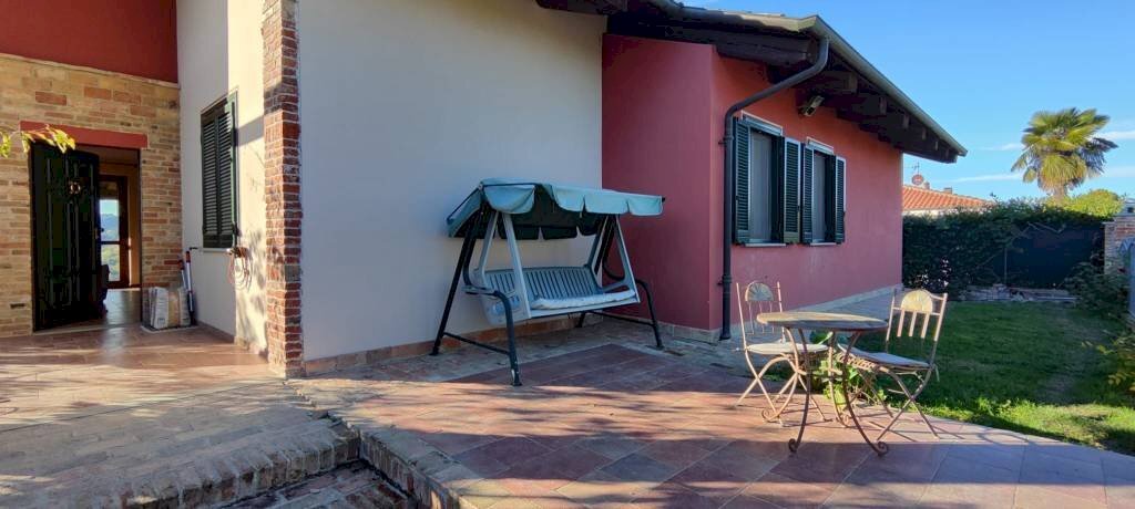 casa indipendente in vendita a Cocconato in zona Tuffo