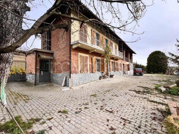 casa indipendente in vendita a Cocconato in zona Bonvino