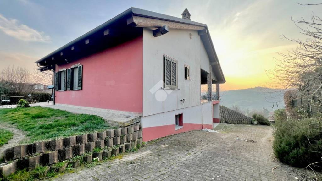 casa indipendente in vendita a Cocconato in zona Tuffo