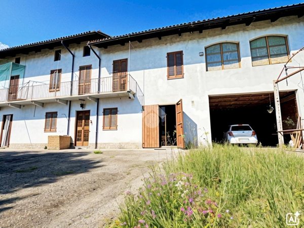 casa indipendente in vendita a Cocconato in zona Tuffo