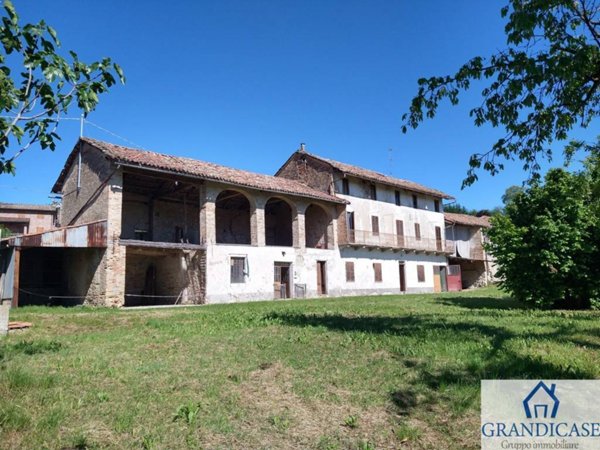 casa indipendente in vendita a Cocconato in zona Tuffo