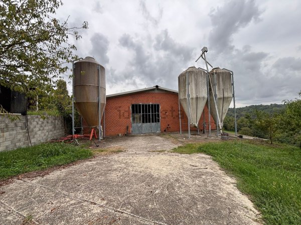 capannone in vendita a Cocconato