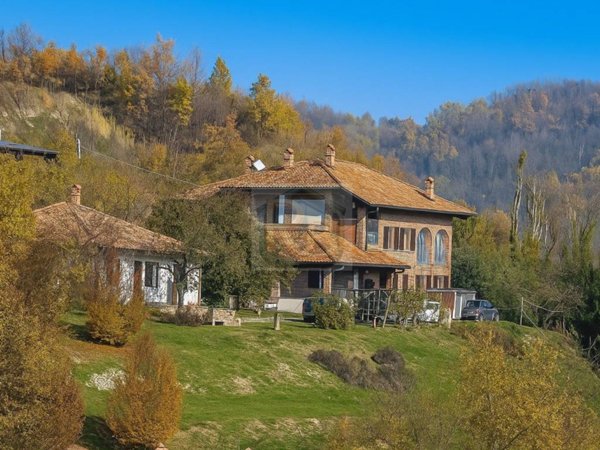 casa indipendente in vendita a Cocconato in zona Bonvino