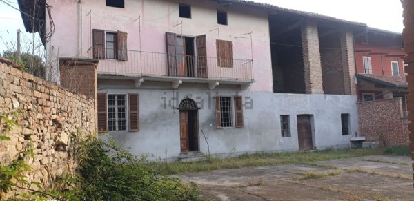 esavano in vendita a Cocconato