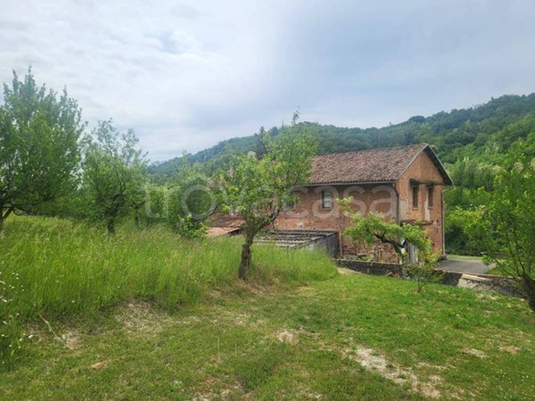 casa indipendente in vendita a Cocconato in zona Bonvino
