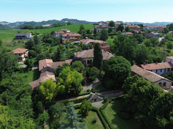 villa in vendita a Cocconato in zona Tuffo