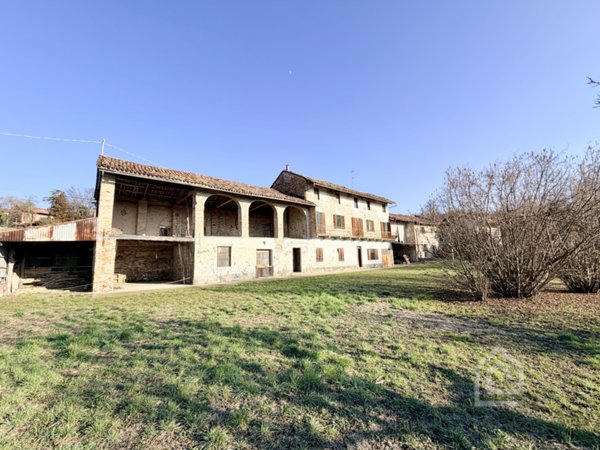 appartamento in vendita a Cocconato in zona Tuffo