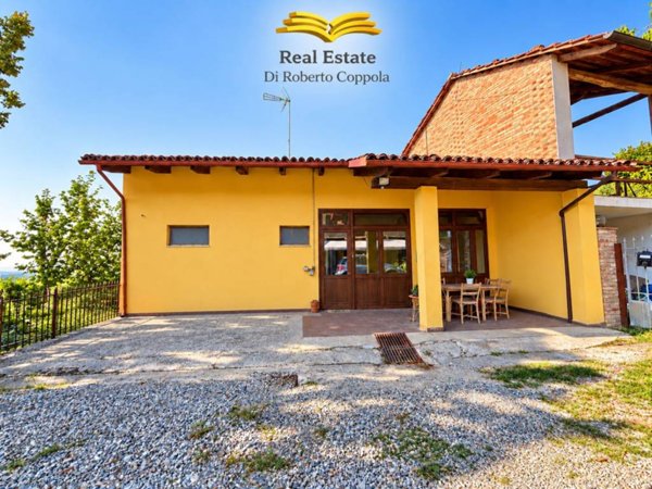 casa indipendente in vendita a Cocconato in zona Cocconito