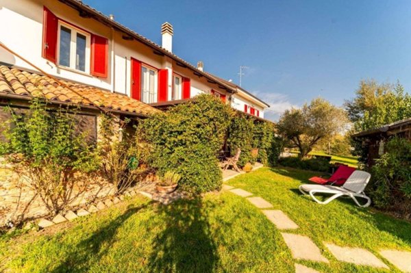 casa indipendente in vendita a Cortiglione