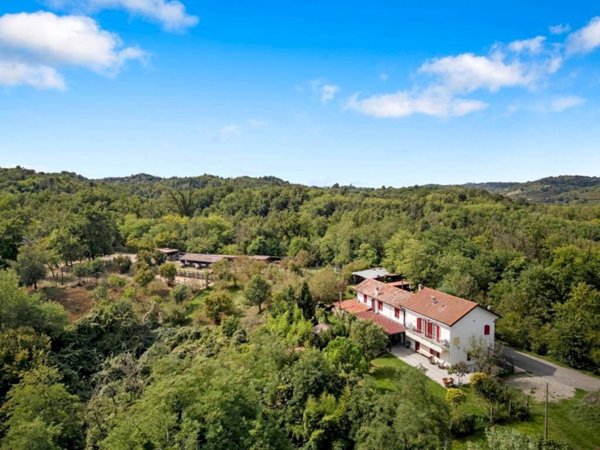 casa indipendente in vendita a Cortiglione