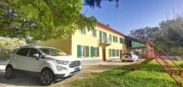 casa indipendente in vendita a Cortiglione