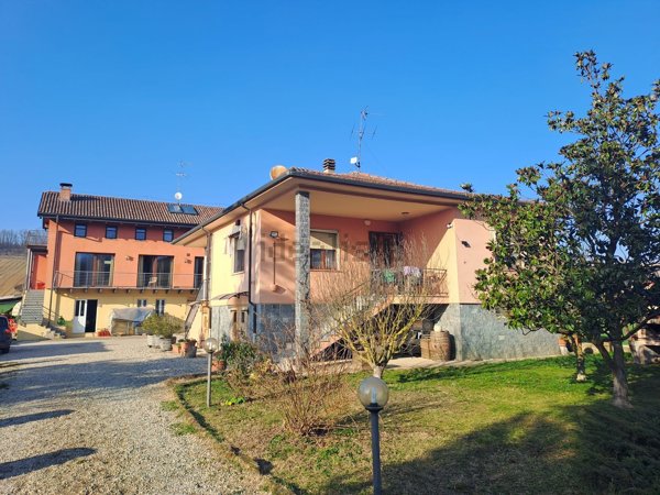 casa indipendente in vendita a Cortiglione