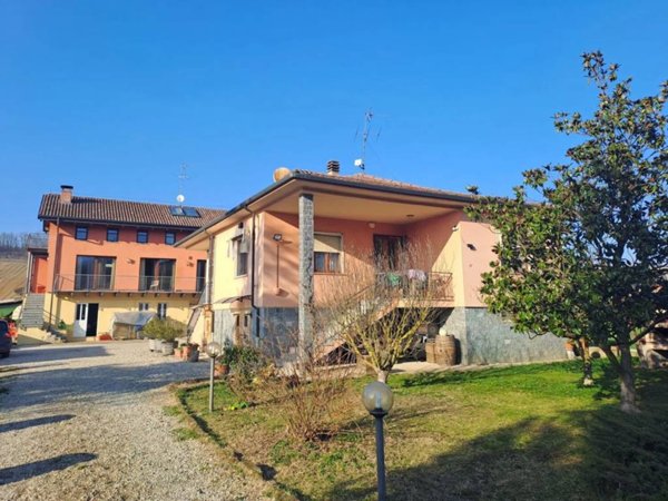 casa indipendente in vendita a Cortiglione