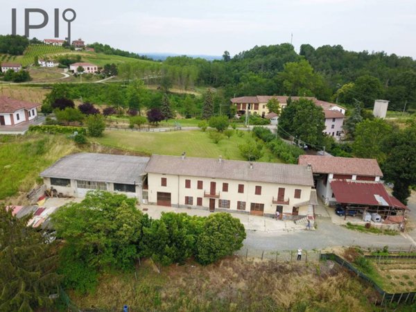 casa indipendente in vendita a Cortiglione