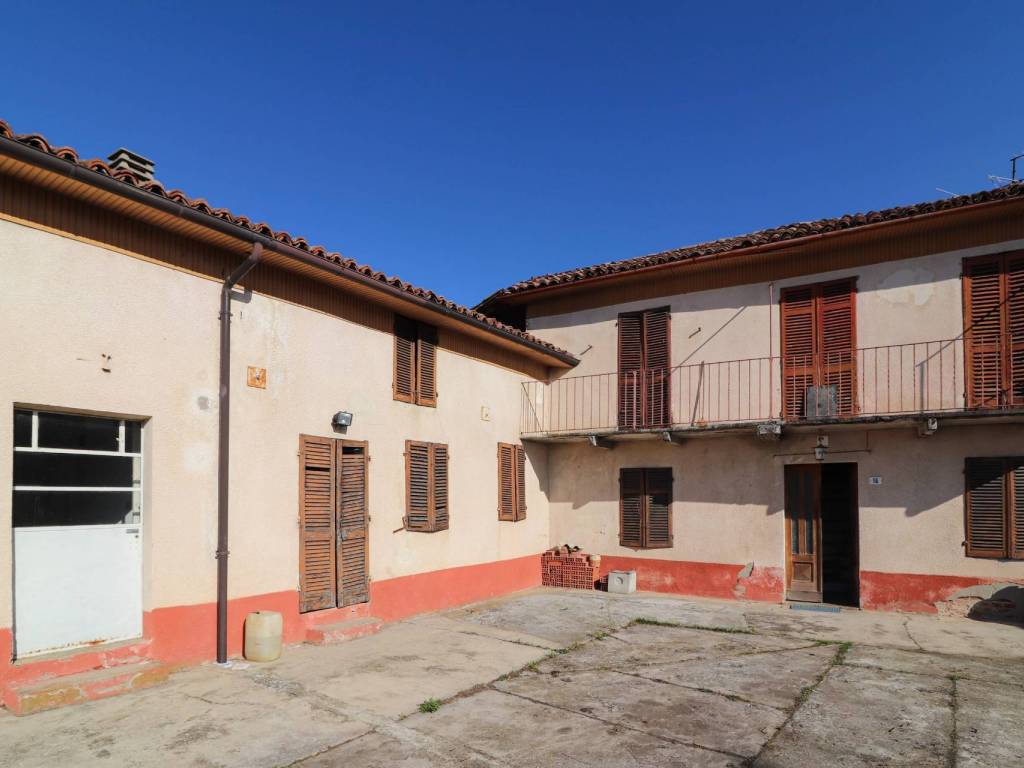 casa indipendente in vendita a Cortiglione