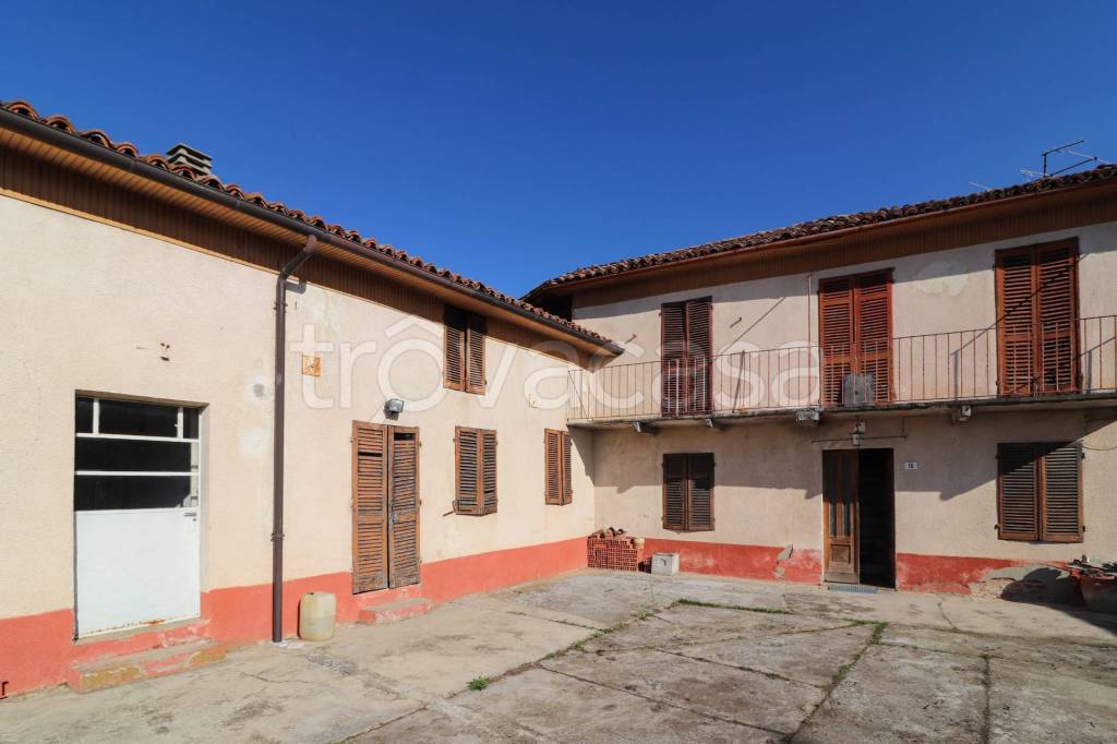 casa indipendente in vendita a Cortiglione