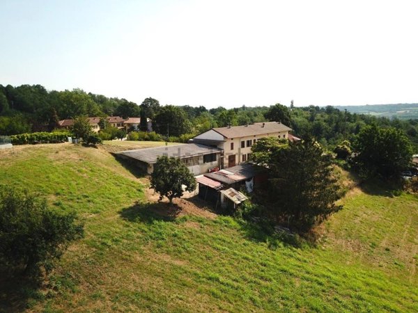 casale in vendita a Cortiglione