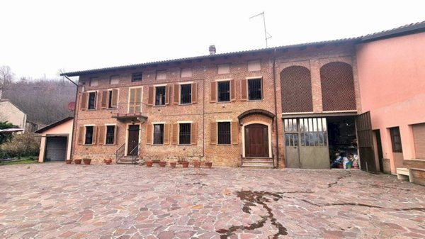 casa indipendente in vendita a Cortiglione