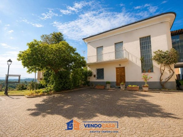 casa indipendente in vendita a Cortiglione