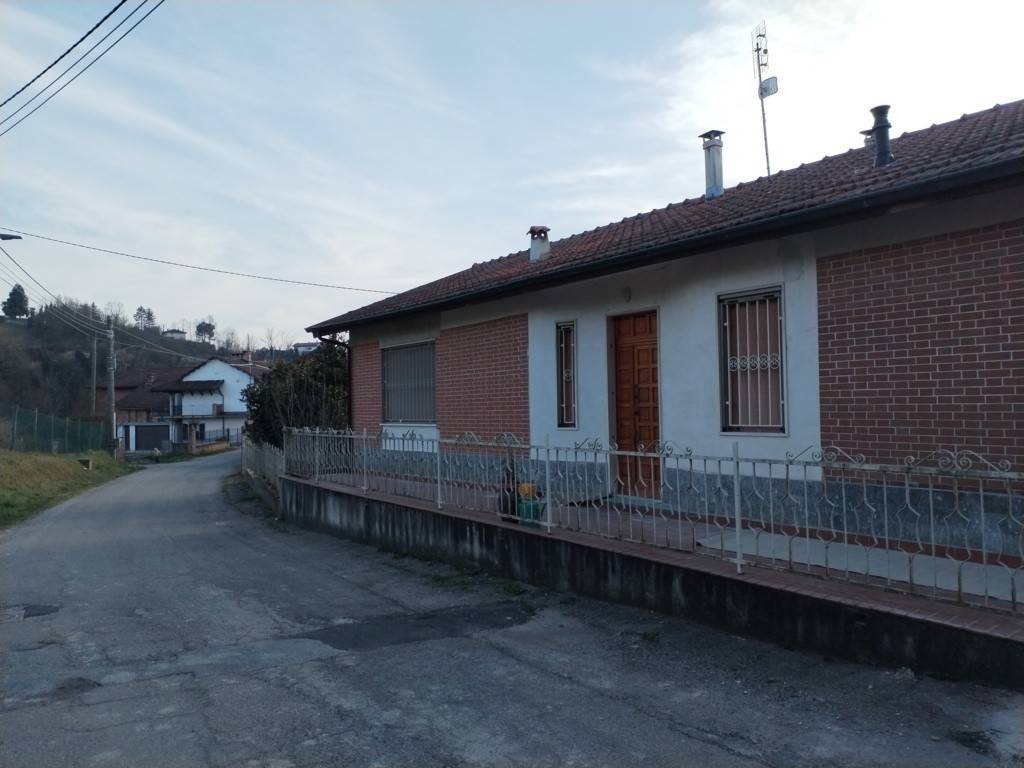 casa indipendente in vendita a Cossombrato