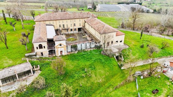negozio in vendita a Costigliole d'Asti