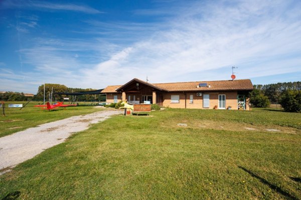 negozio in vendita a Costigliole d'Asti