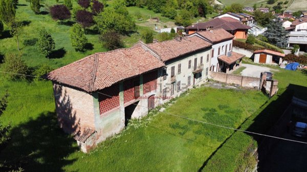 pentavano in vendita a Costigliole d'Asti in zona Boglietto
